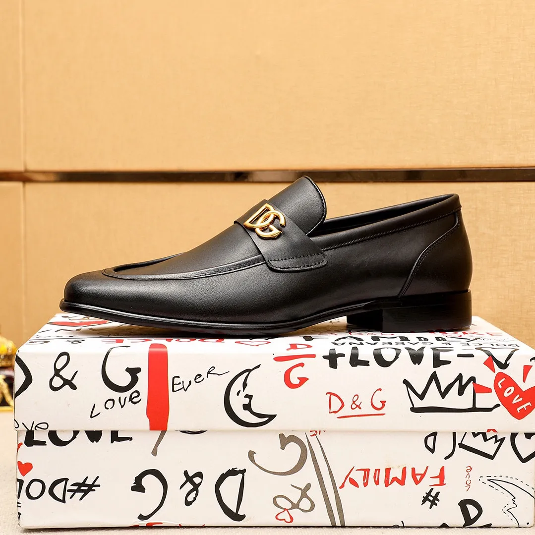 Men's clothing and shoes 💰480 💐DG top quality🔍🔍men's new leather shoes🚹sold at the same time at counters⚠The uppers are calfskin uppers imported from Italy, all imported cow🐂leather lining + classic hardware buckles, completely 1⃣️to 1⃣️reproduction🇮🇹💪💪, ⚠shoes Bottom: The original factory specially provides the original bottom, the exclusive movable molded bottom is super comfortable, ⚠Original factory goods, 🔍🔍high quality, you can enter and leave the counter at will, welcome to compare ⚠Code number: 38-44 (45.46🉑️Customized)